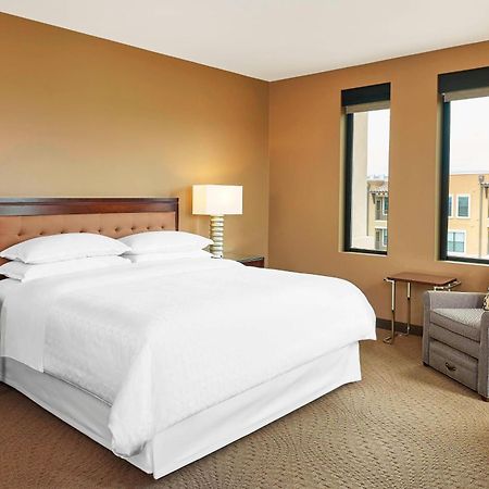 Sheraton Hotel Stonebriar Колони Экстерьер фото