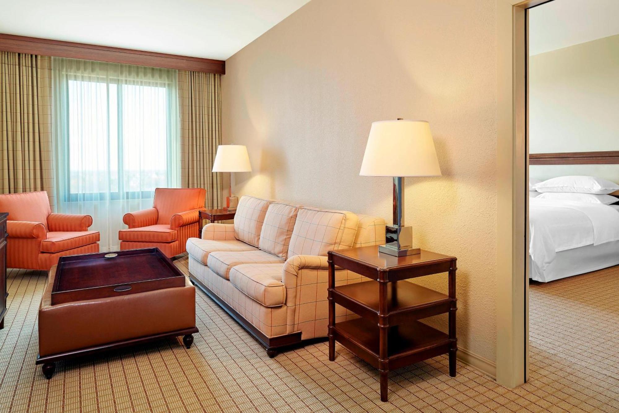 Sheraton Hotel Stonebriar Колони Экстерьер фото